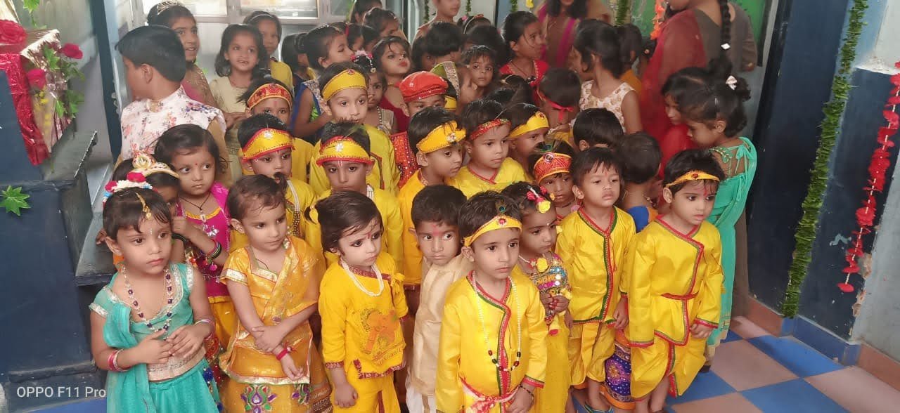 From Chalkboards to Smartboards: How :SSN Embraces Modern Education